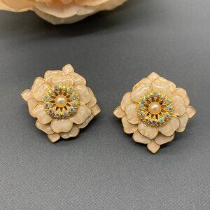 CHIC & UNIQUE! Vintage Look Enamel Flower Studs